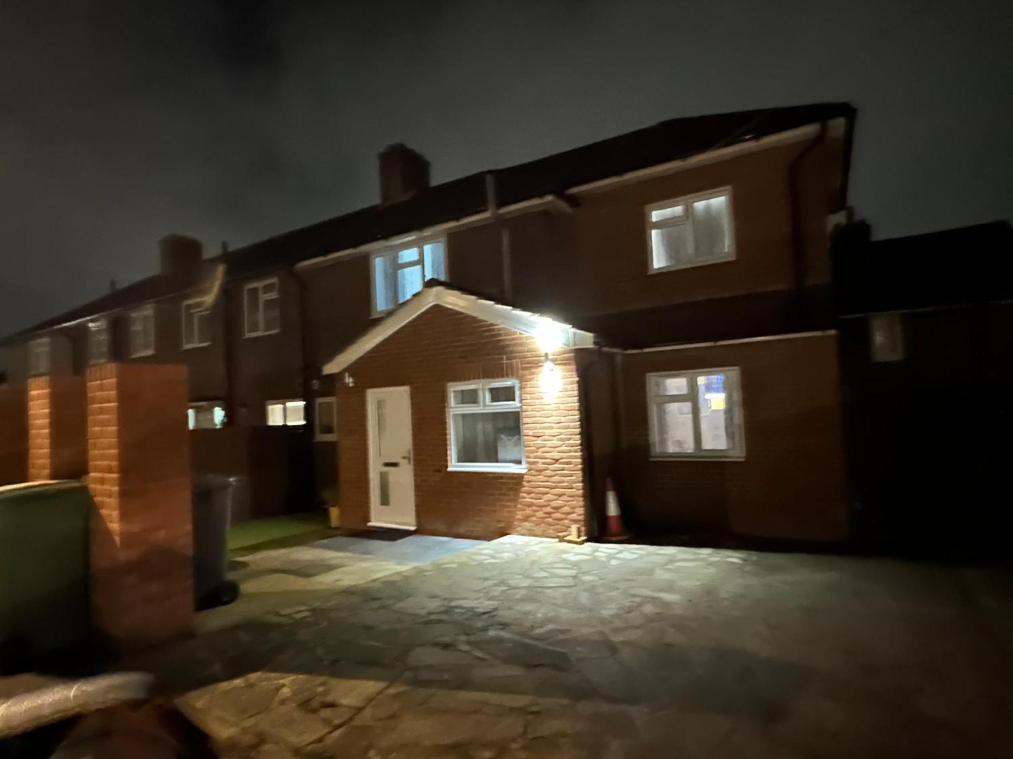 Luxury Ensuite 2Nd Studio Flat With Great Views In Keedonwood Road With Fully Own Bathroom Newly Added And Private Kitchenette Bromley Esterno foto