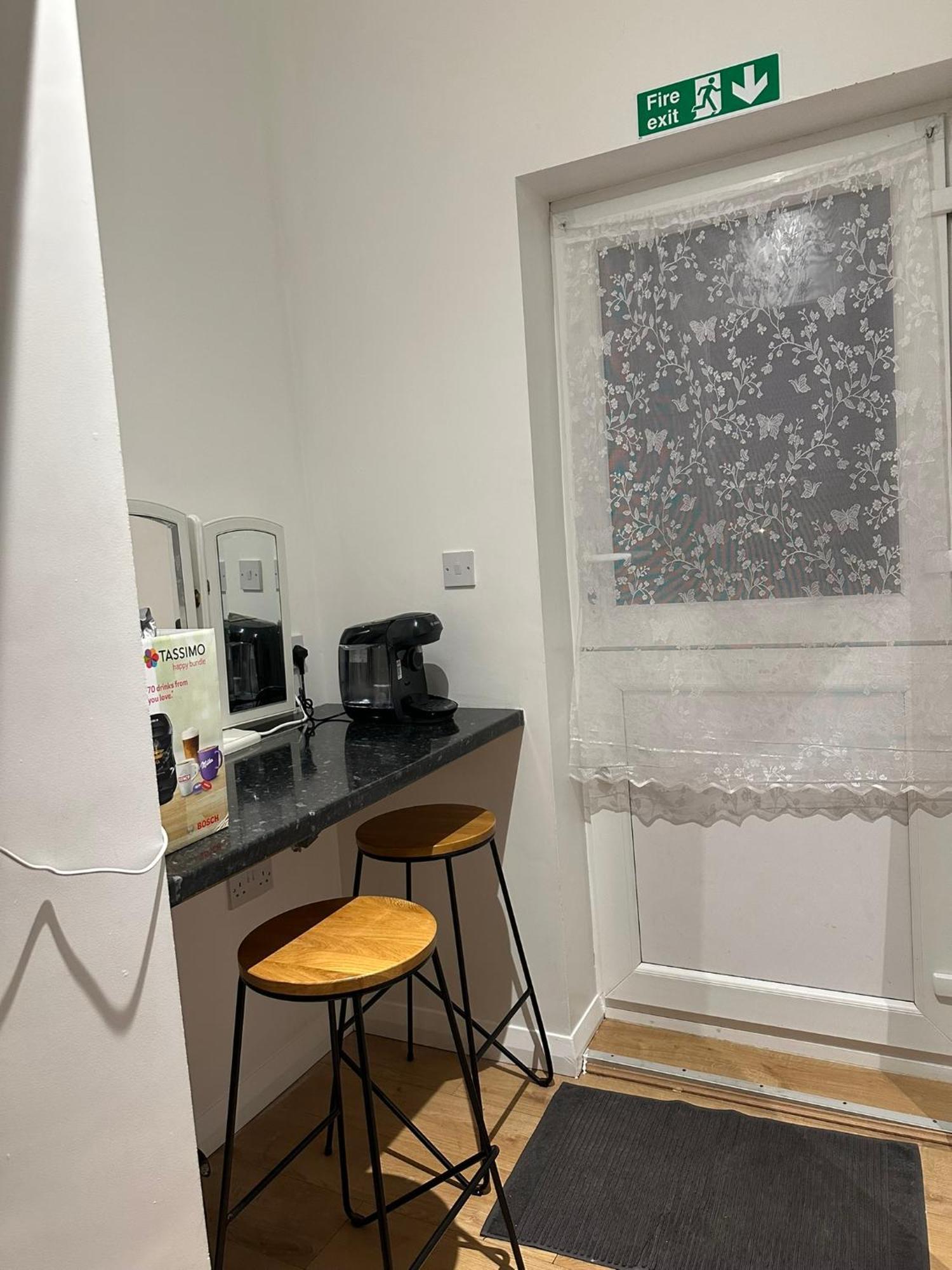 Luxury Ensuite 2Nd Studio Flat With Great Views In Keedonwood Road With Fully Own Bathroom Newly Added And Private Kitchenette Bromley Esterno foto