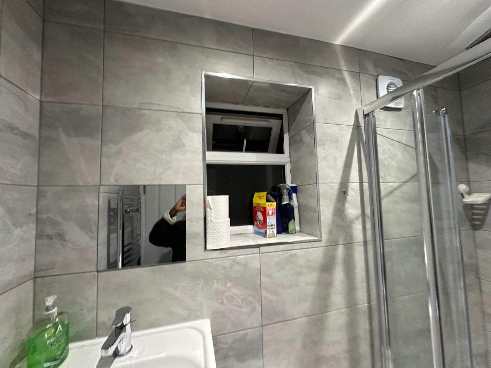 Luxury Ensuite 2Nd Studio Flat With Great Views In Keedonwood Road With Fully Own Bathroom Newly Added And Private Kitchenette Bromley Esterno foto