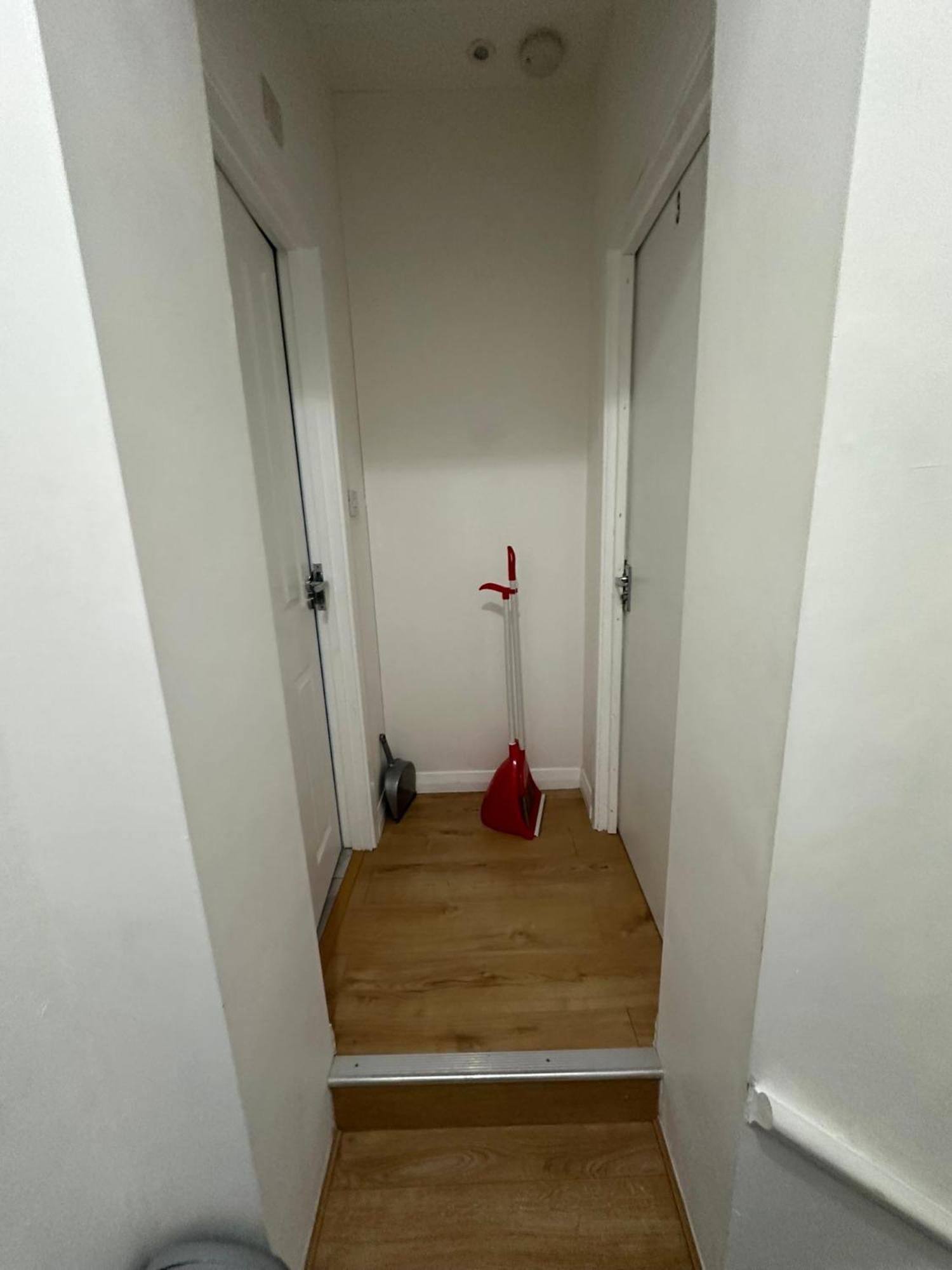 Luxury Ensuite 2Nd Studio Flat With Great Views In Keedonwood Road With Fully Own Bathroom Newly Added And Private Kitchenette Bromley Esterno foto