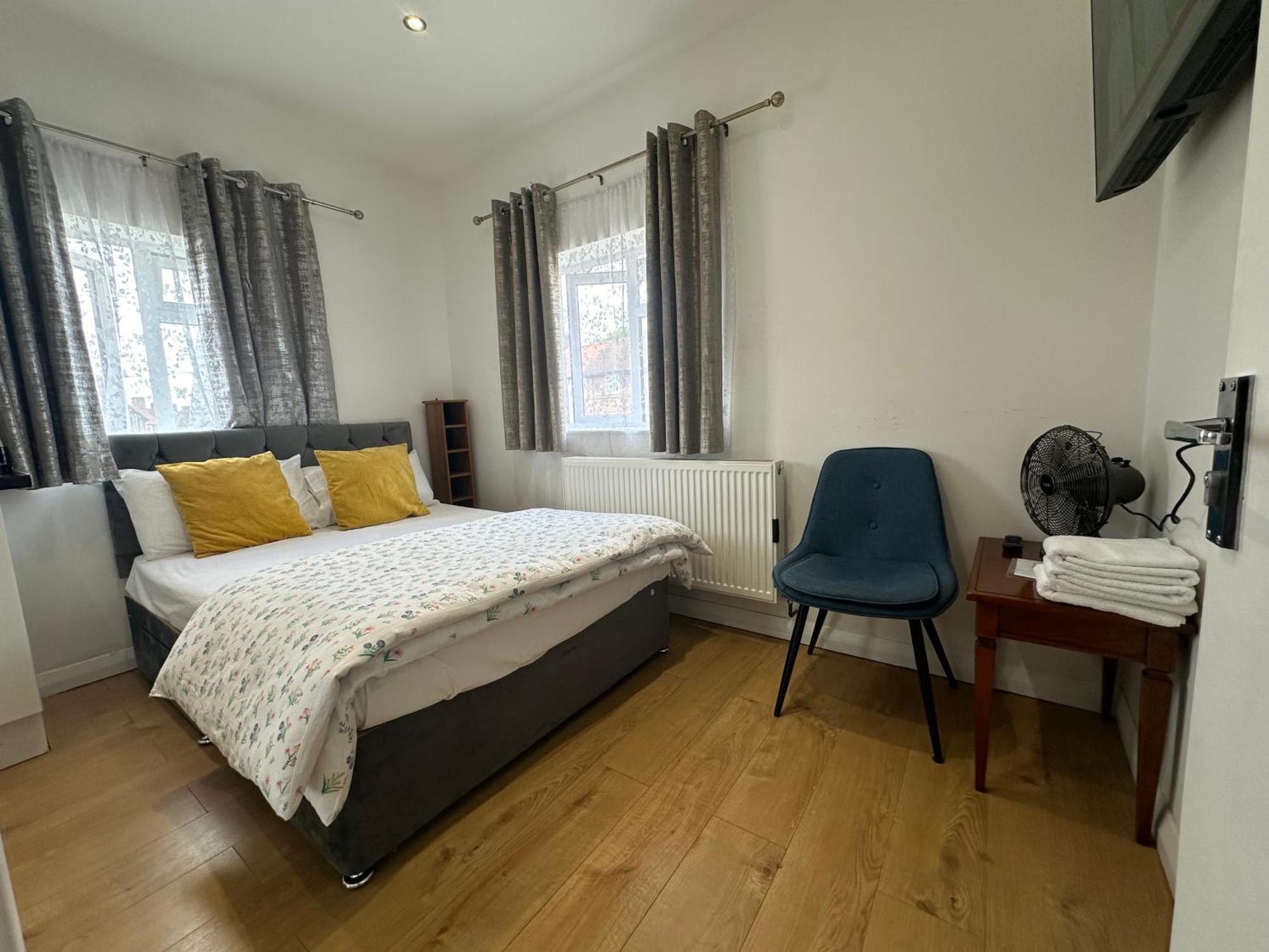 Luxury Ensuite 2Nd Studio Flat With Great Views In Keedonwood Road With Fully Own Bathroom Newly Added And Private Kitchenette Bromley Esterno foto