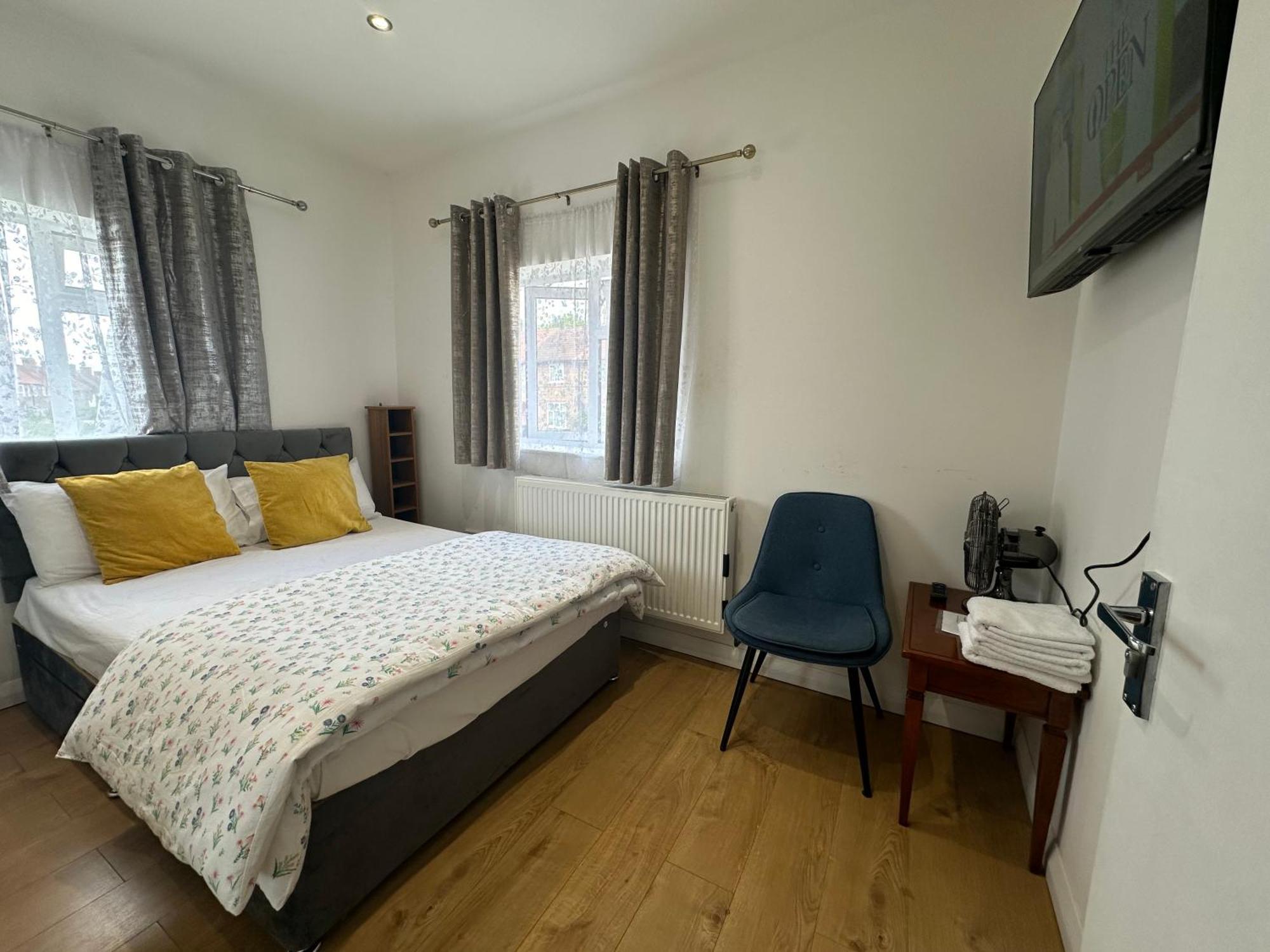 Luxury Ensuite 2Nd Studio Flat With Great Views In Keedonwood Road With Fully Own Bathroom Newly Added And Private Kitchenette Bromley Esterno foto